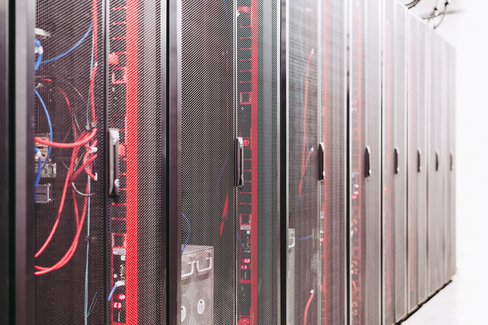 Racks serveurs du datacenter Swiss Cloud DigitalCanion à Düdingen